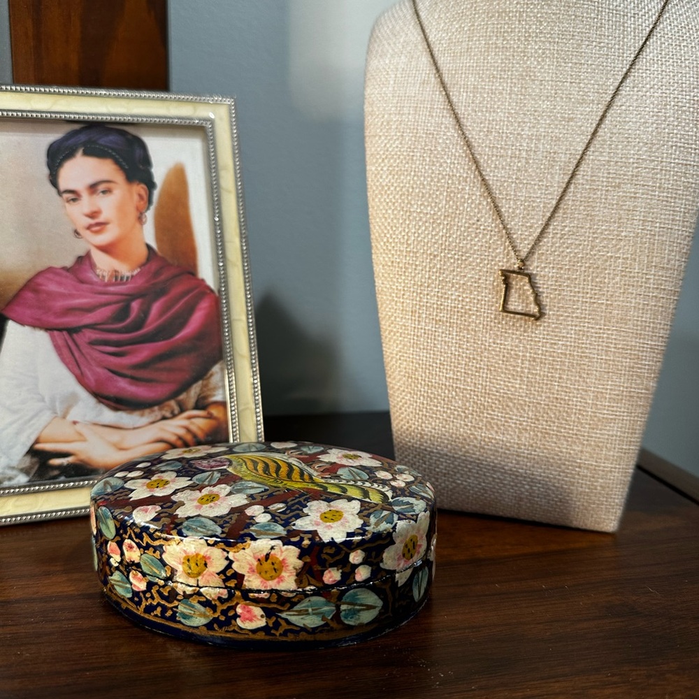 Gold-Plated Missouri State Outline Pendant Necklace - Picture 2 of 6